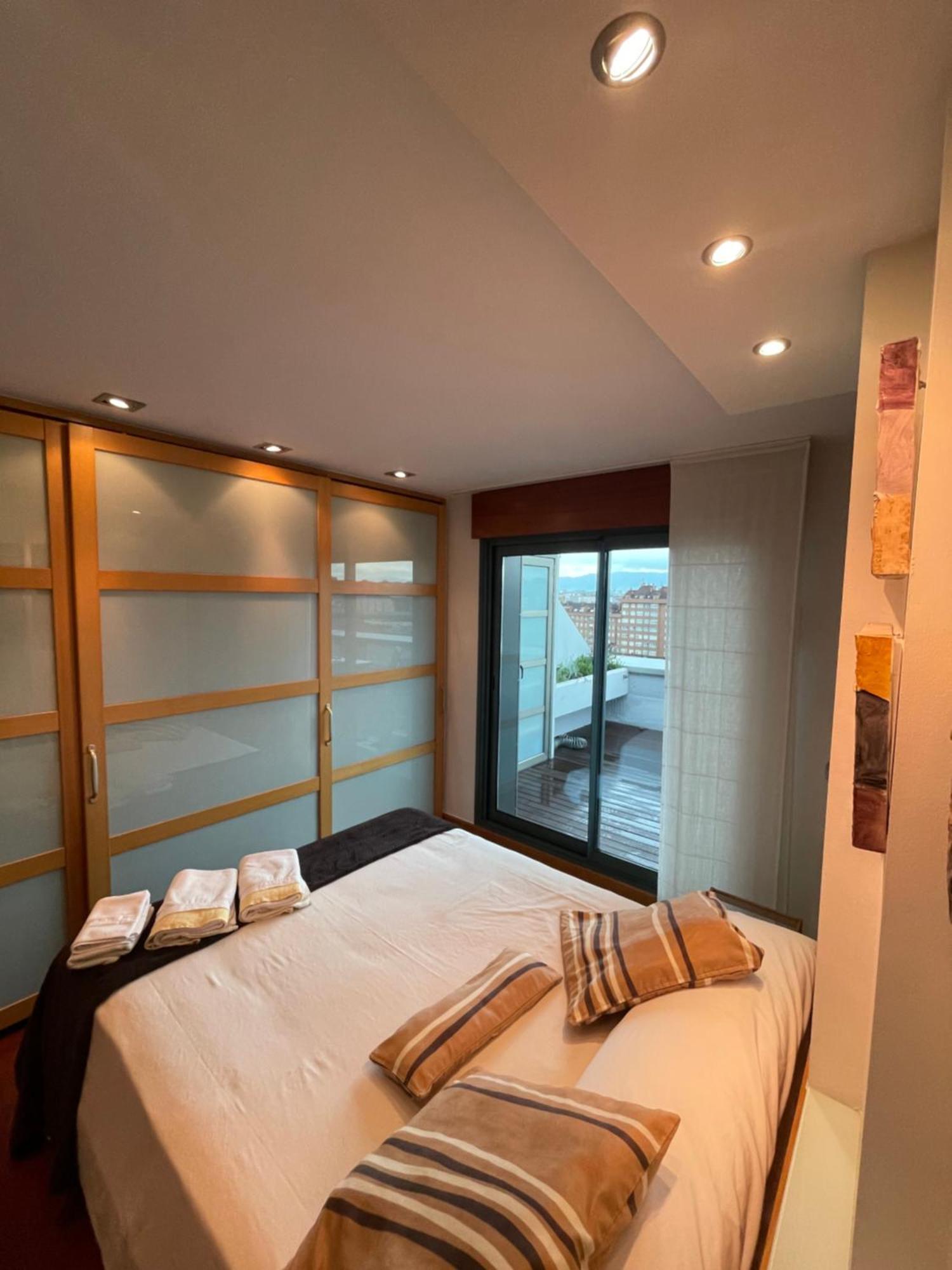 Apartamento El Atico De La Playa Parking Gratis Gijón Exterior foto